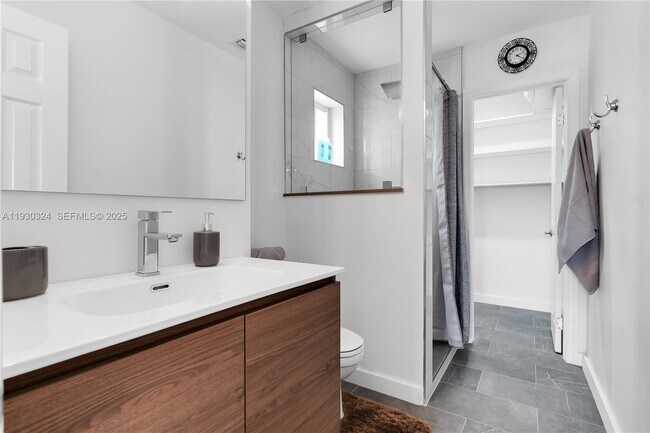 Building Photo - 617 NW 30th Ct