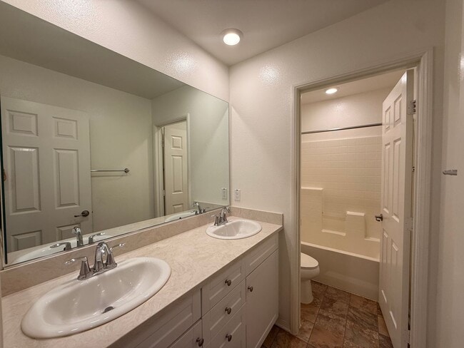 Building Photo - Modern 3BR/2.5BA Townhome in the Heart of ...