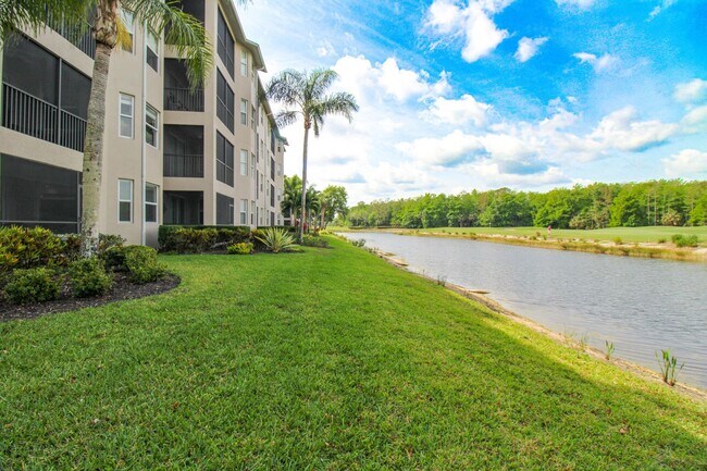 Building Photo - CALLING ALL GOLF ENTHUSIASTS ** STUNNING 2...
