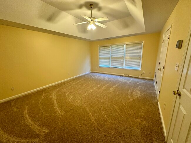 Building Photo - 420 White Rose Trce