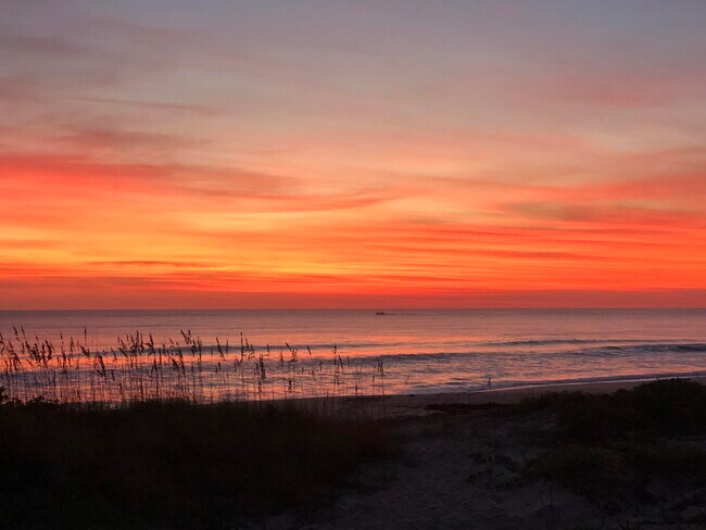 Building Photo - 5159 N Hwy A1A