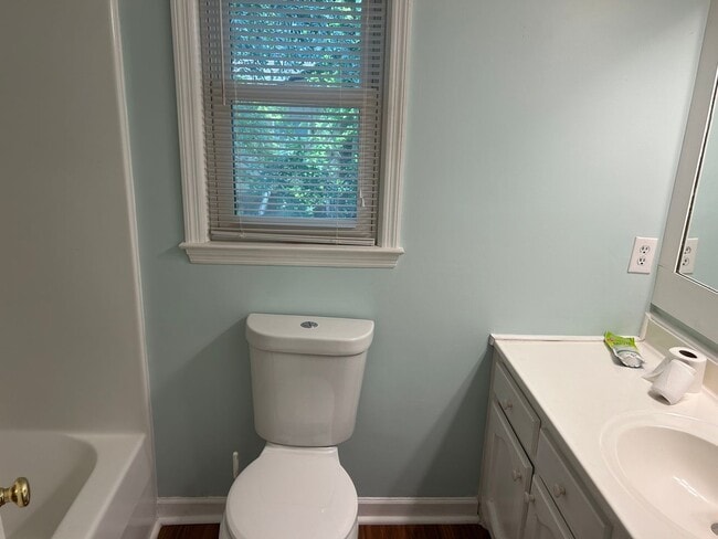Building Photo - Lakefront Living with Style and Space