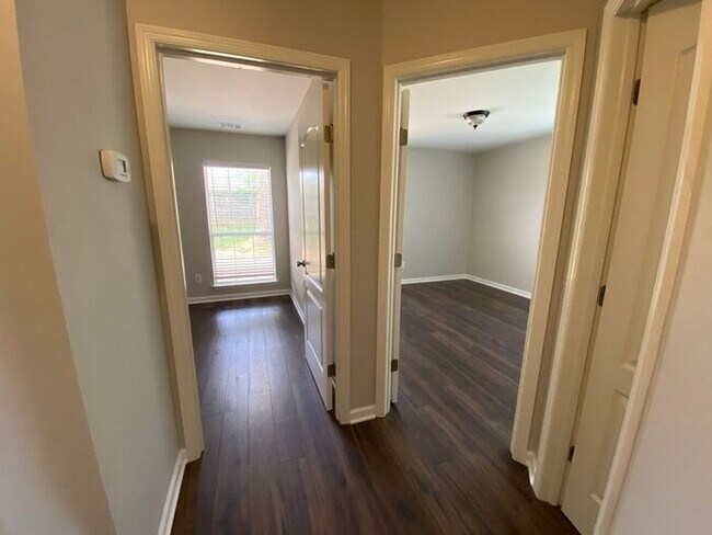 Building Photo - Beautiful Brick Home in Mt Juliet - Pet Fr...