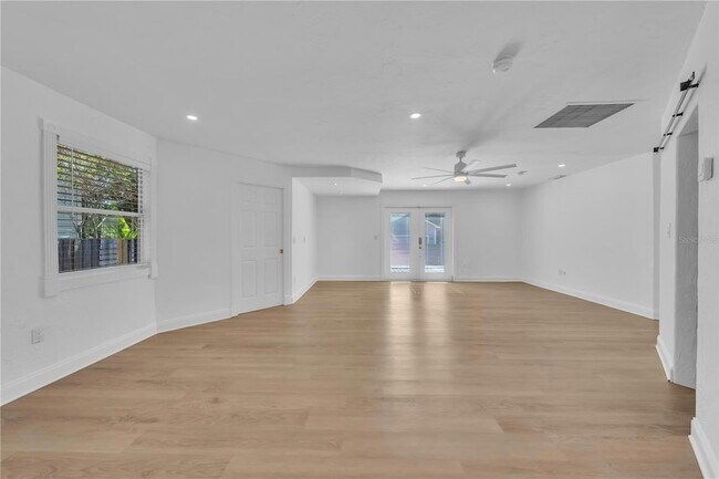 Building Photo - 314 W Frances Ave