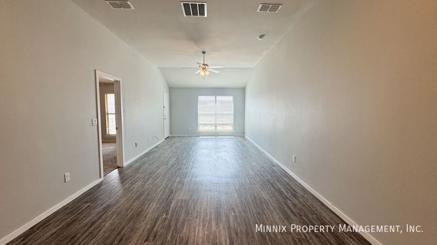 Building Photo - 2137 N Texas Ave
