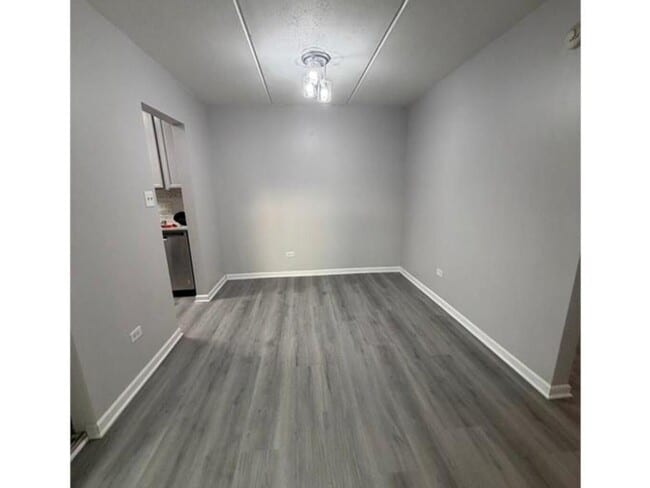 Building Photo - 280 Shorewood Dr