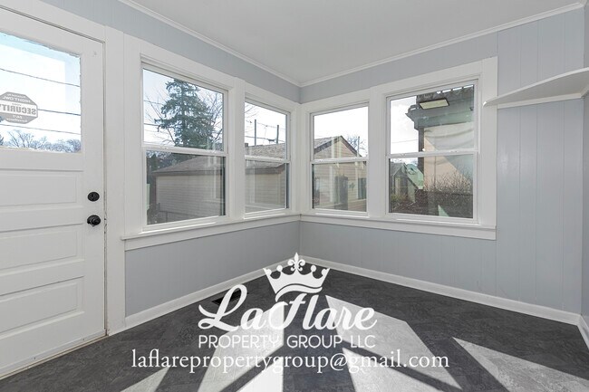 Building Photo - 631 Clark St