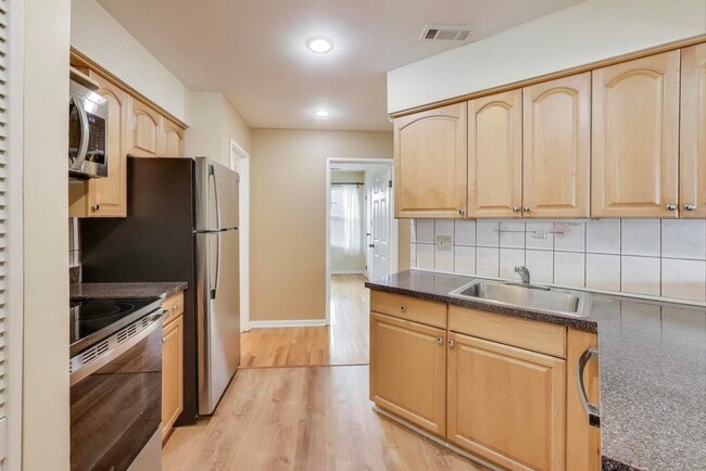 Building Photo - 1345 E Wyndham Cir