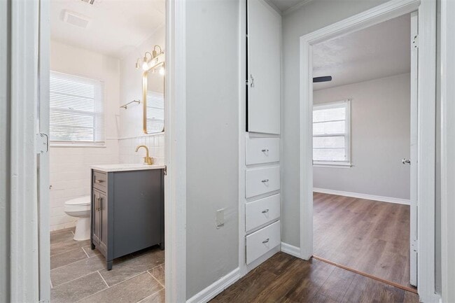 Building Photo - 1406 Sheffield Rd