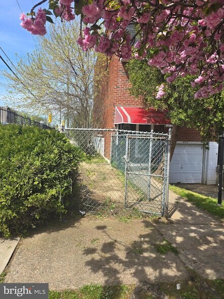 Primary Photo - 4729 Melon St