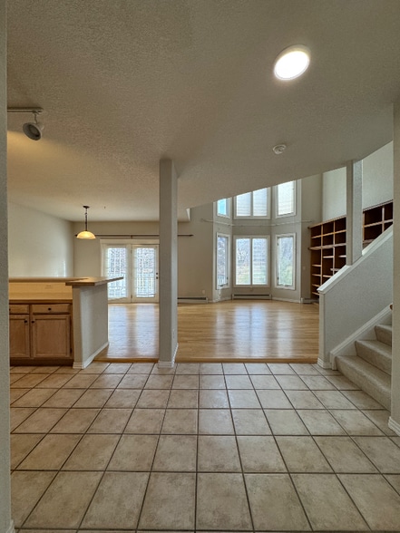 Building Photo - 2025 Mathews St