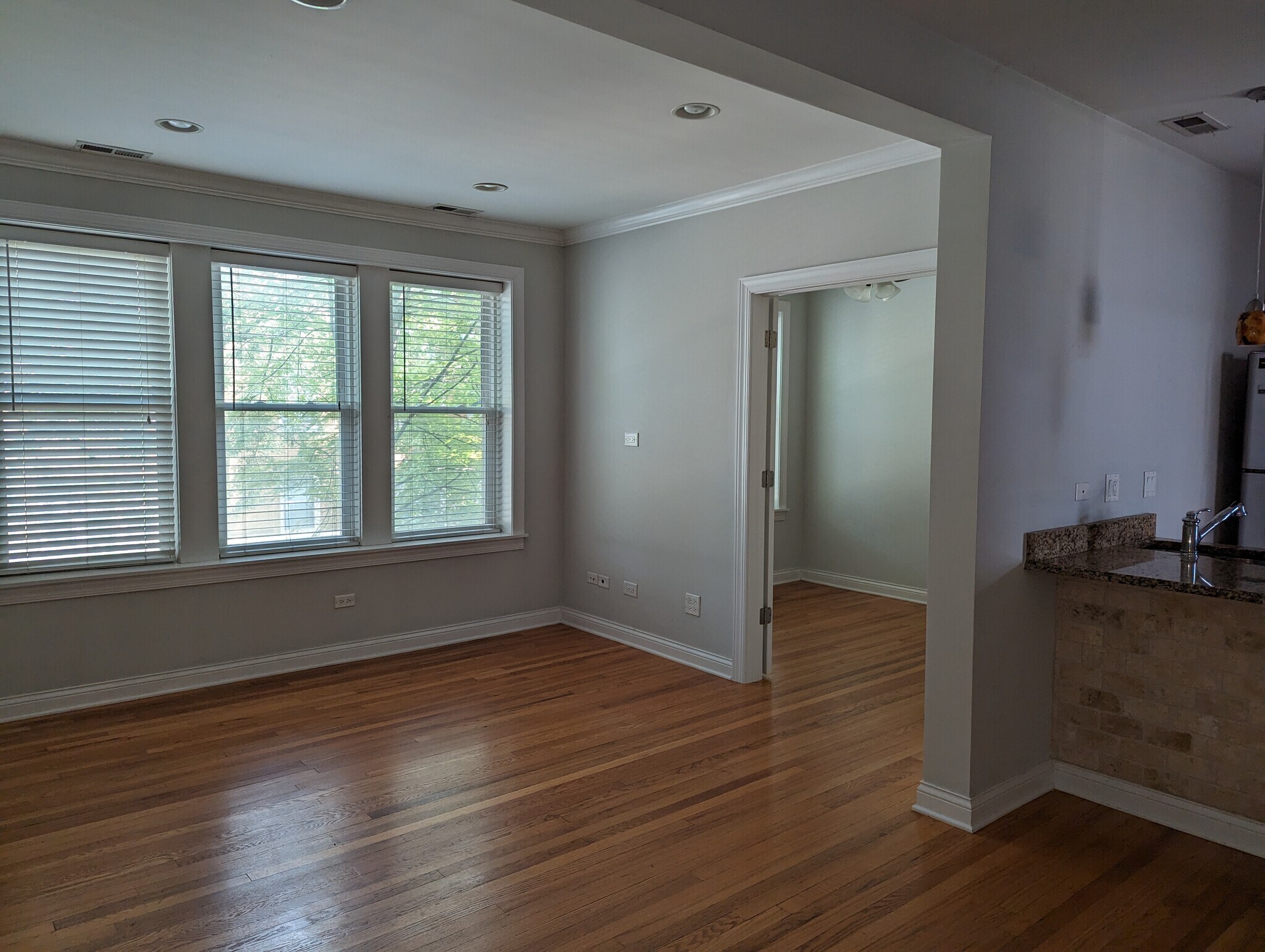 Building Photo - 3808 N Marshfield Ave