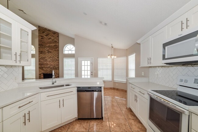 Building Photo - 12612 Belrose Ave