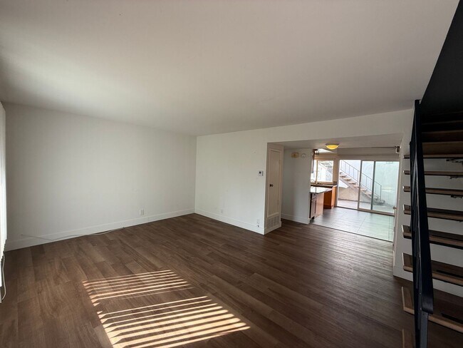 Building Photo - Paradise Manor Condo for lease