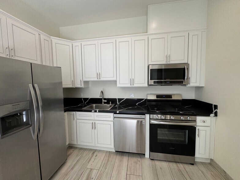 Building Photo - 23110 Mulholland Dr