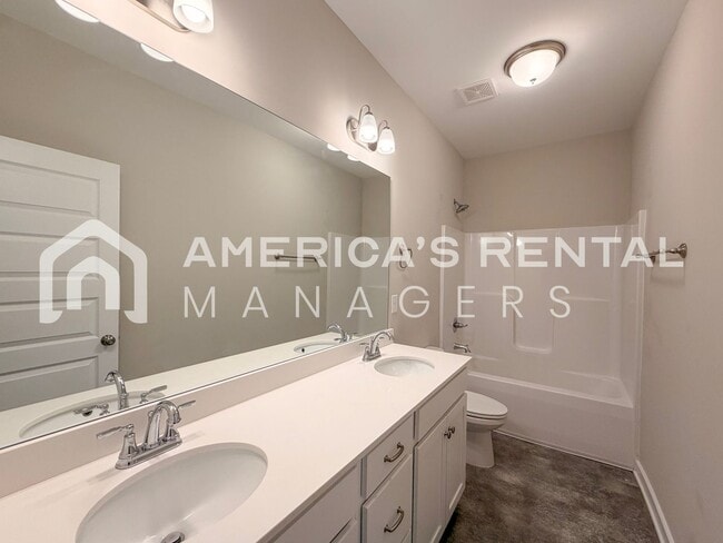 Building Photo - Modern Living in Brookwood!