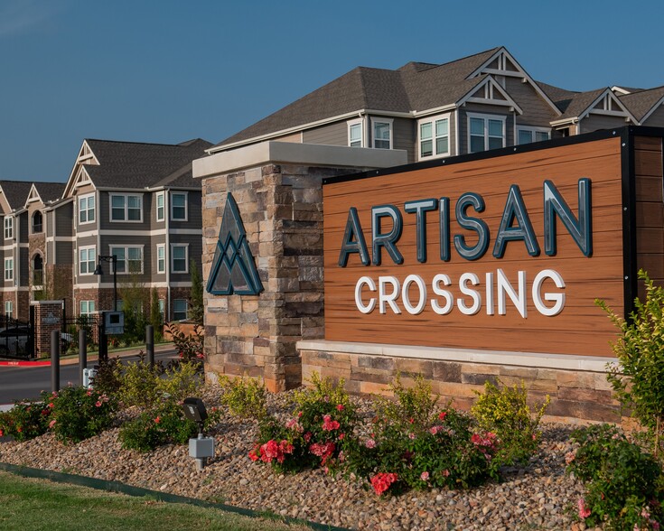 Primary Photo - Artisan Crossing Apts