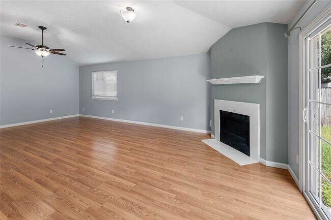 Building Photo - 1735 Oak Ridge Dr