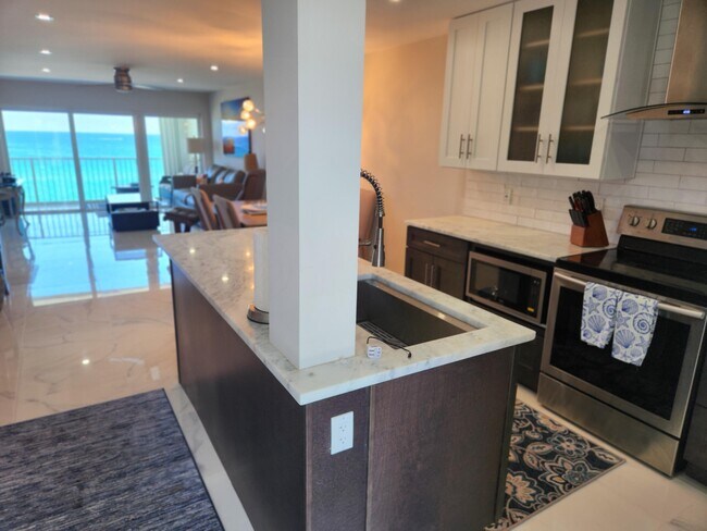 Building Photo - 3101 S Ocean Blvd