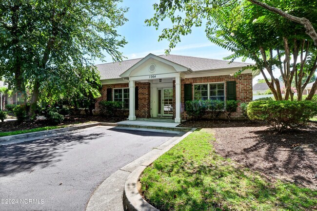 Primary Photo - 1064 Headwater Cove Ln