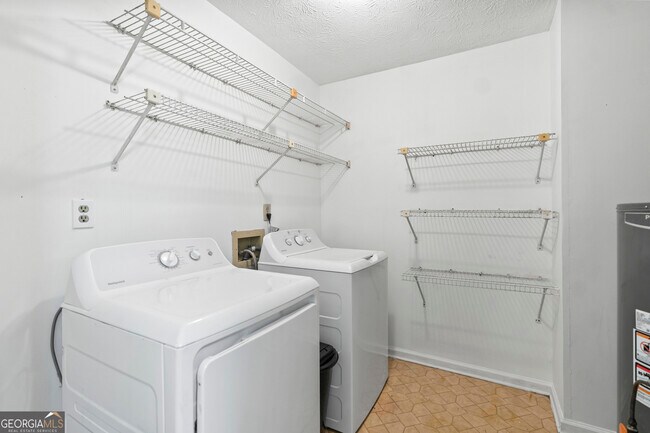 Building Photo - 6449 Pinebark Way