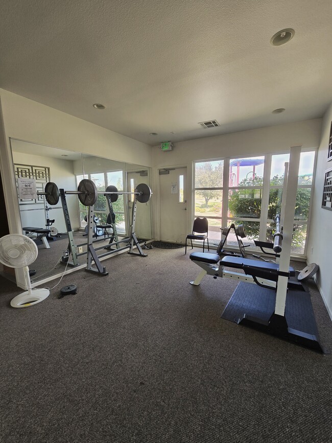 Building Photo - 2465 Theresea Ln