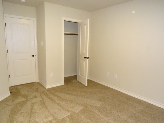 Building Photo - 7042 Lakeview Dr.