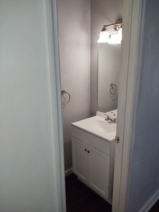 Building Photo - Now Leasing!