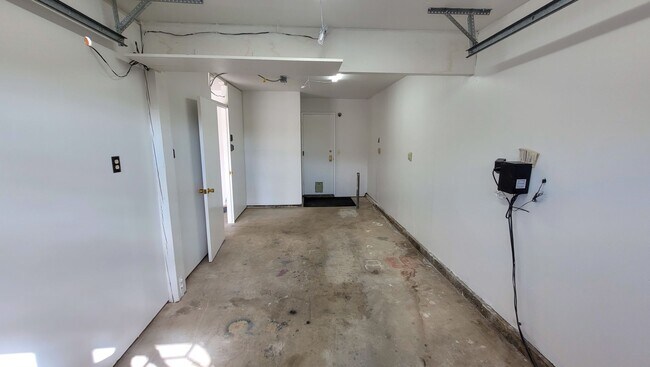 Building Photo - NOW AVAILABLE!! Gorgeous Two Story 3 Bedroom 3 Bath Perfect for Working From Home and Entertaining!