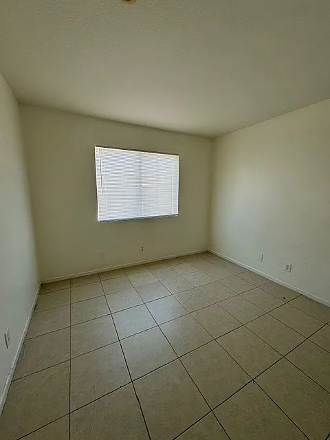 Building Photo - 4 BED/3BATH House in New Adelanto for Rent