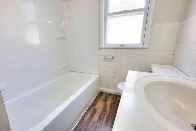 Building Photo - Available Aug 7th - Very nice single family home with refinished hardwood and a very large open l...
