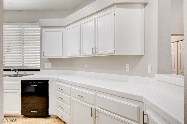 Building Photo - 5155 W Tropicana Ave