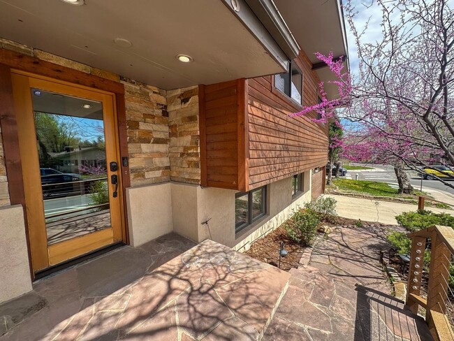 Building Photo - Executive Rental Available for Immediate M...