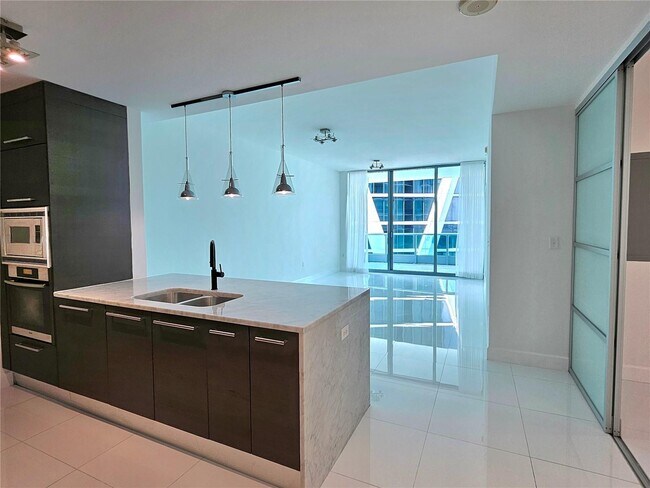Building Photo - 900 Biscayne Blvd