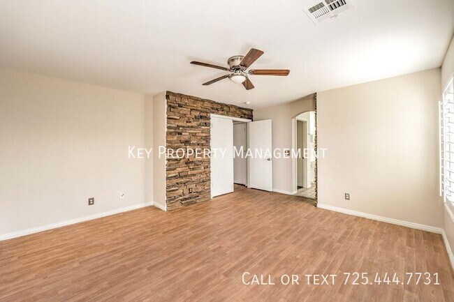 Building Photo - Beautiful 4 bedroom, 2.5 bathroom two-stor...