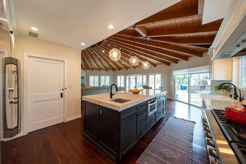 Building Photo - 7403 Alverstone Ave
