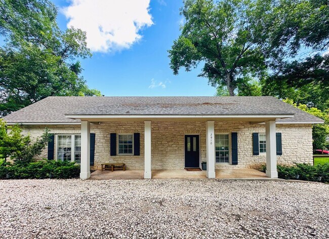 Building Photo - *** Lake Austin House * Waterfront * Lush 2 Acre Yard w/ Boat Dock * Pet Friendly * Fully Furnish...