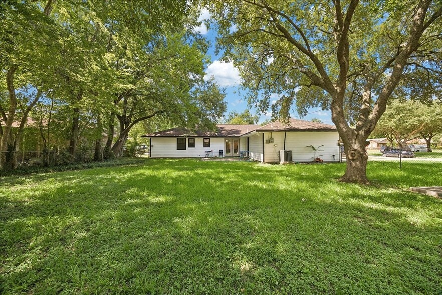 Building Photo - 8510 Western Dr