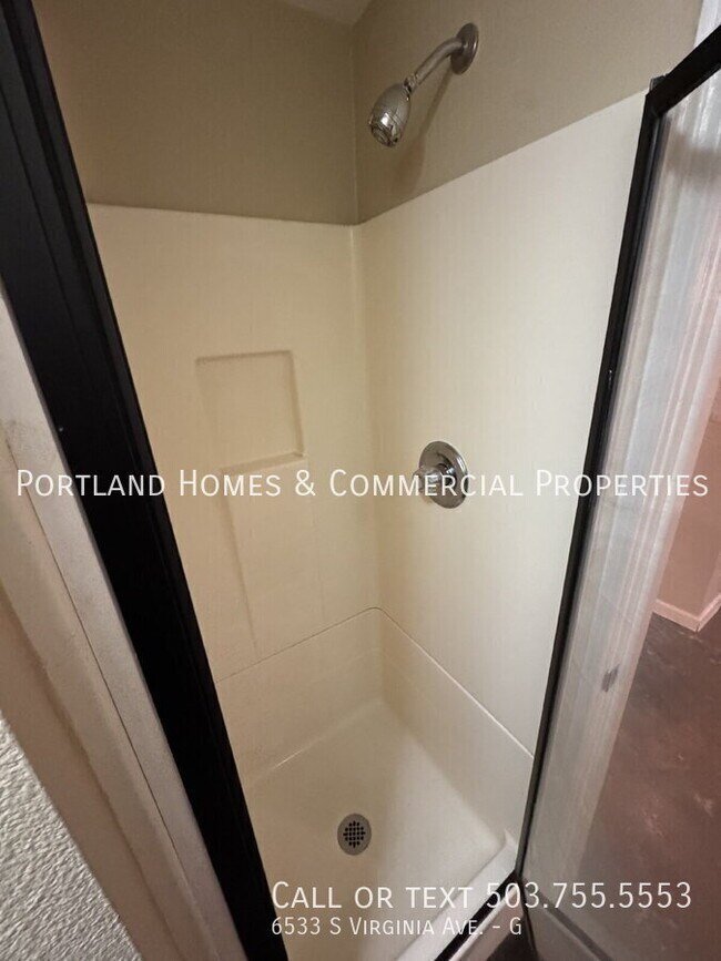 Building Photo - 6533 S Virginia Ave