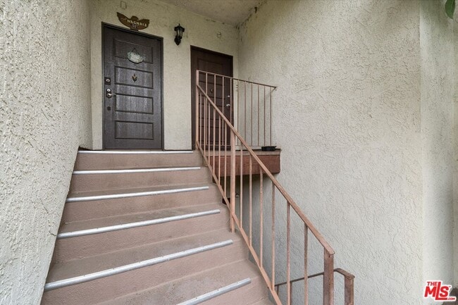 Building Photo - 5534 Sylmar Ave