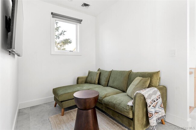 Building Photo - 44 Island Walk