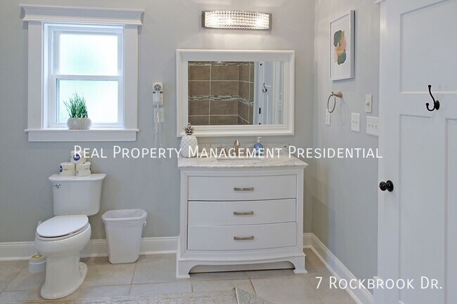 Building Photo - 7 Rockbrook Dr