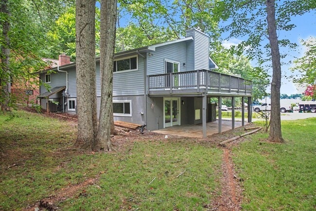 Building Photo - 201 Birchside Cir