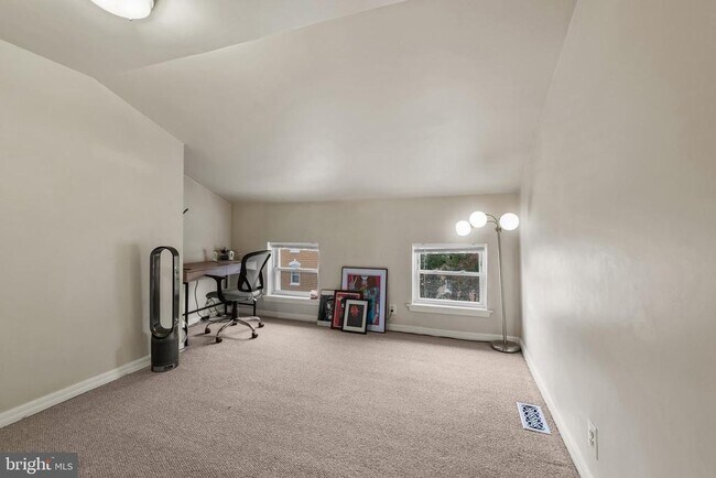 Building Photo - 1807 E Lombard St