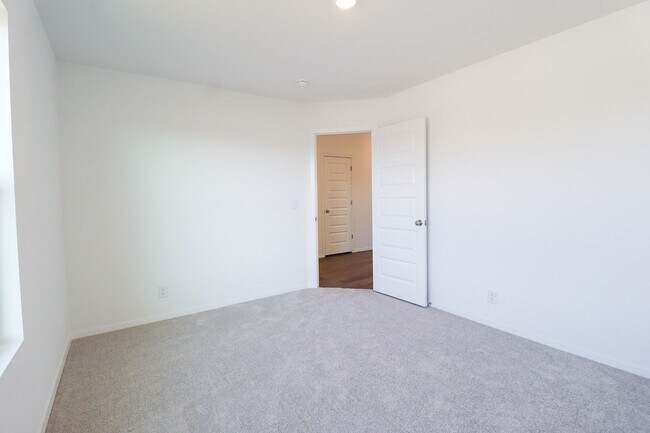 Building Photo - New Build 3 Bedroom 2 Bath available 6/1 in Robninson Ranch!