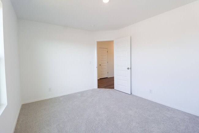 Building Photo - New Build 3 Bedroom Home Available For Immediate Move In!! Robninson Ranch