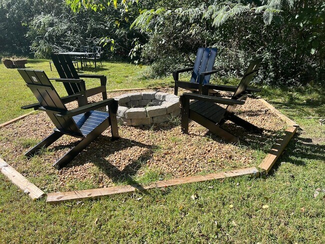 Building Photo - 8429 Daisy Dallas Rd