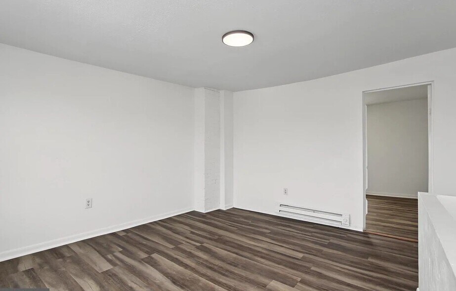 Building Photo - 460 S Pershing Ave