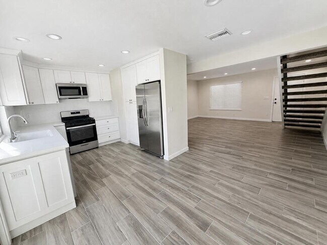 Building Photo - 3853 Bixby Dr