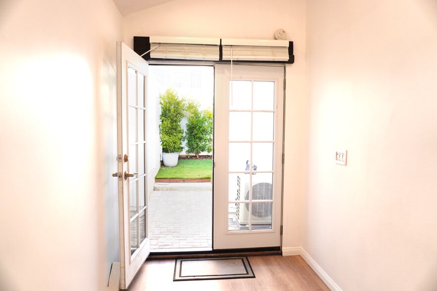 Office - 1120 S Barrington Ave